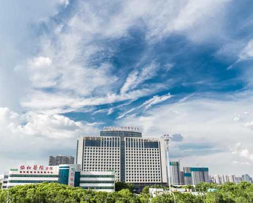 新生儿喝什么奶粉更易排便？